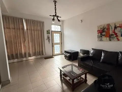 CASA EN VENTA DE 3 DORMITORIOS EN REFINERÍA.