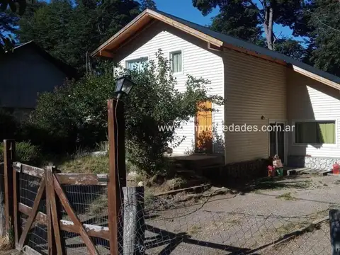 CASA DE DOS DORMITORIOS EN VILLA CORRENTOSO - LA ANGOSTURA
