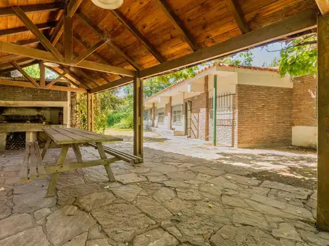 Casa 6 ambientes con 2 baños