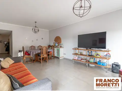 3 ambiente con dependencia: Luz de Mañana, Espacios Renovados y el Confort de un Hogar Moderno