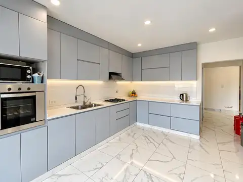 VENTA CASA 5 AMBIENTES + LOCAL COMERCIAL EN MAQUINISTA SAVIO