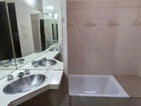 CASA VENTA ZONA NORTE 4 DORMITORIOS
