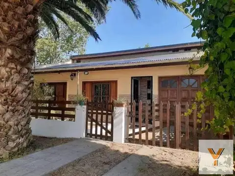 Casa en venta - 2 Dormitorios 1 Baño - Cochera - 439Mts2 - San Clemente del Tuyú