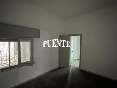 Casa en Alquiler con 4 cocheras