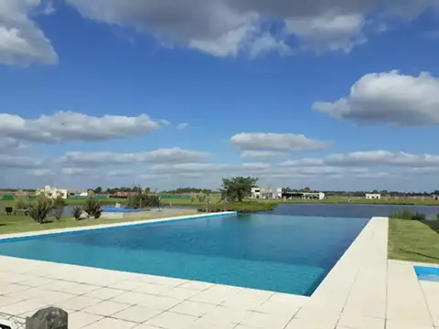 Terreno en Venta en Laguna Azul, USD 8.300