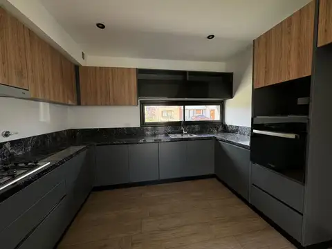 Casa en Alquiler en Puertos - Acacias, USD 1.900
