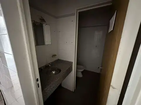 EXCELENTE LOCAL SOBRE AVENIDA