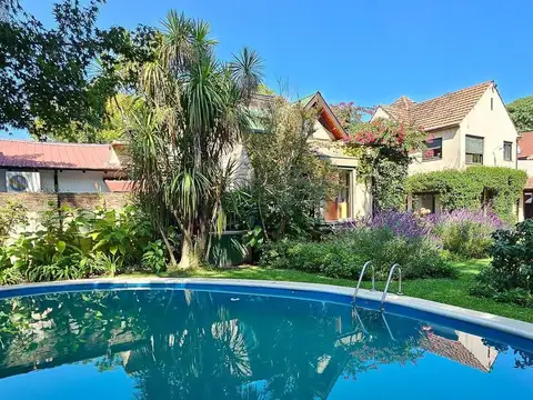 Venta Casa 7 ambientes con 445 m2 pileta cochera jardín en Olivos