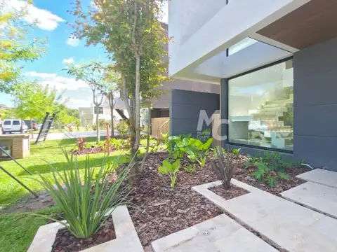 Casa 7 ambientes con 6 baños