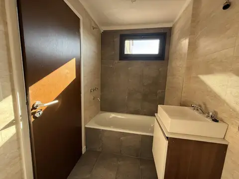 Departamento 2 ambientes de categoría en Morón Sur