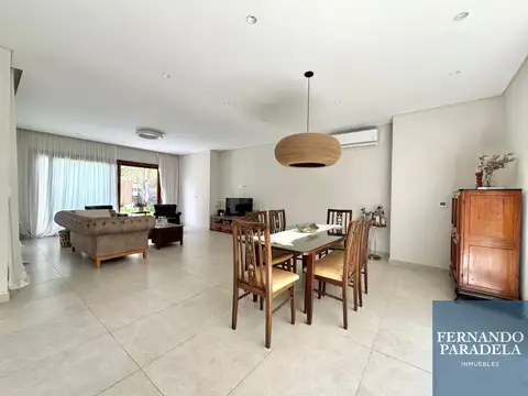 Casa 7 ambientes con 5 baños