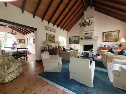 Excelente ubicación central, en lote de 700m2