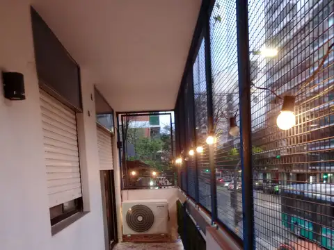 4 AMBIENTES AL FRENTE CON BALCON CORRIDO,  BAÑO Y TOILETTE , CON PATIO