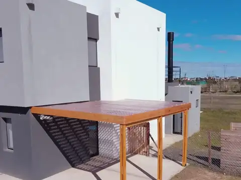 Casa en Venta a estrenar con Pileta y vistas abiertas INTERNA NATIVAS PGA