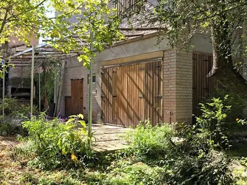 Casa 6 ambientes con 2 baños