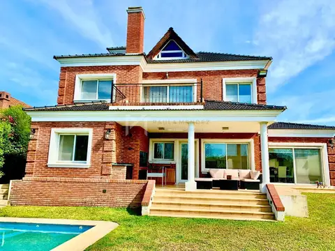 Casa 6 ambientes con 3 baños