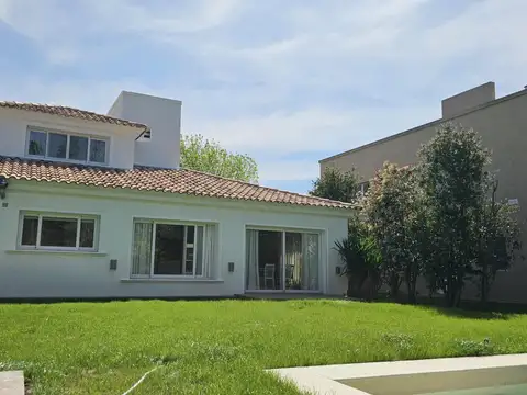 Casa  venta en Barrancas de Iraola