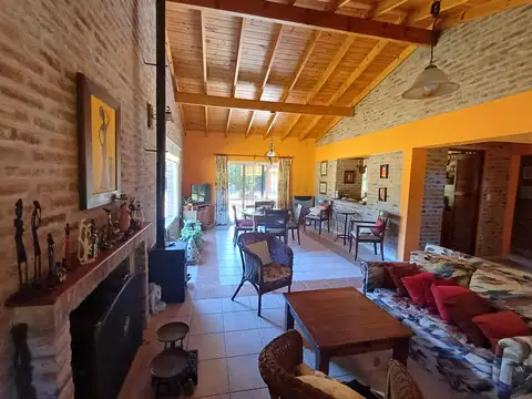 Casa 5 ambientes con 2 baños
