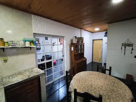 Casa 5 ambientes con 1 baño