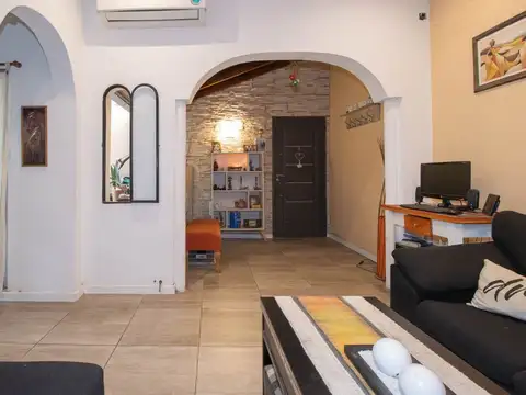 Depto Tipo Casa 4 ambientes con 2 baños