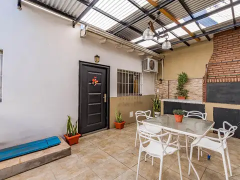 Casa 5 ambientes con 2 baños