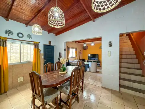 VENTA/PERMUTA: Casa interna única 3 dormitorios, patio y pileta en barrio Bella Vista/ apta crédito.