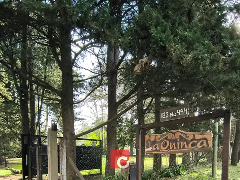 132 E/421 y422-Villa Elisa. Casa en venta sobre lote de 2.140 m2