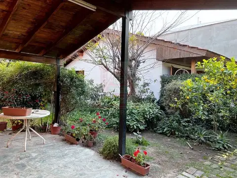 Casa 5 ambientes con 2 baños