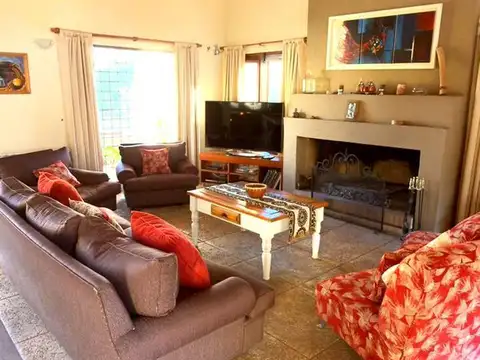 Casa 7 ambientes con 5 baños