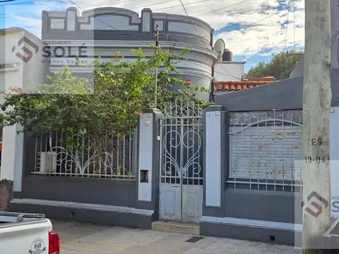 Casa con cochera cubierta y doble acceso · Barrio Alta Córdoba · Oportunidad de contado