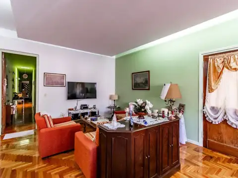 VENTA CASA 4 AMB C/COCHERA/QUINCHO/TERRAZA FLORES
