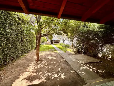 Casa en Batlle y Ordoñez al 2000. Sobre avenida. Casino, Bv Oroño