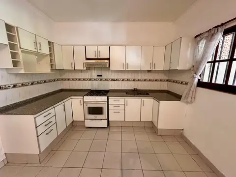 Casa 6 ambientes con 3 baños