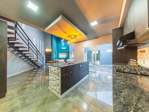 CASA EN VENTA TRES DORMITORIOS APTA CRÉDITO