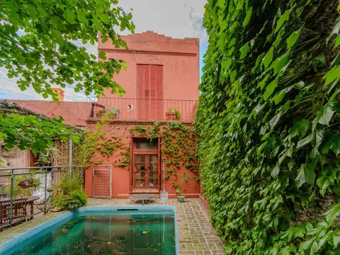 Casa 8 ambientes con 4 baños