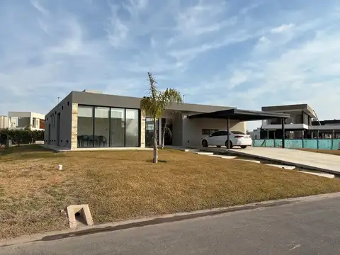 VENTA CASA 4 AMBIENTES EN BARRIO TERRALAGOS, CANNING, EZEIZA