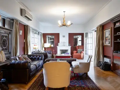 CHALET EN GRAN UBICACIÓN Y DE GRAN CATEGORÍA - Adrogué