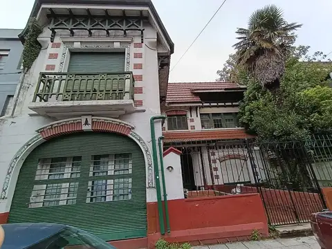 Casa 9 ambientes con 3 baños