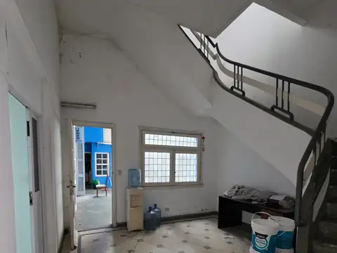 CASA SOBRE TERRENO  DE 155  METROS TOTALES ,APTO PARA CONSTRUIR 1200 MTS , 1400 TOTALES