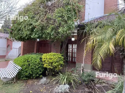 Casa en Venta con 2 cocheras