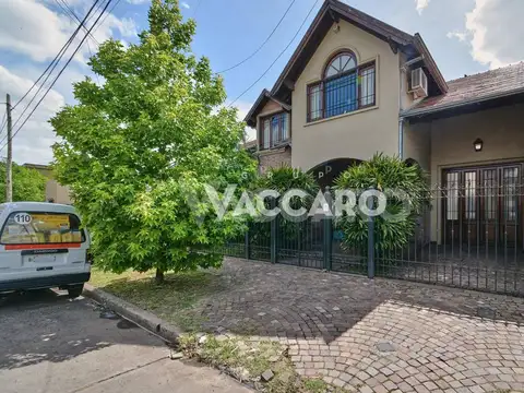 Casa en Venta 5 Ambientes en Castelar Norte