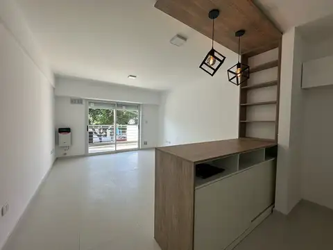 En Venta Monoambiente amplio con balcón y Accesorios