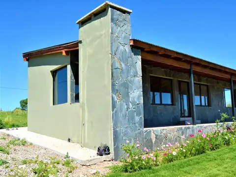 Casa 3 ambientes con 2 baños