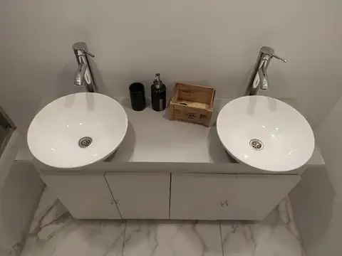 OPORT  SE ACEPTAN JOVENES RESPONSABLES. 5 Amb con COCHERA! A 5 Cuadras del Mar. PARRILLA/ PATIO.