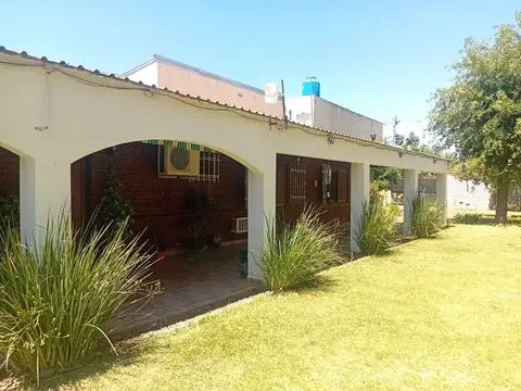Casa 5 ambientes con 2 baños