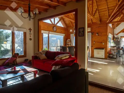 Casa 5 ambientes con 2 baños