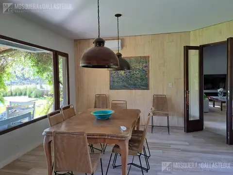 Casa en Alquiler con 10 cocheras