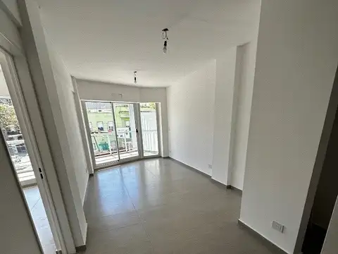 DEPARTAMENTO DE 2 AMBIENTES AL FRENTE 59 M2, AMPLIO BALCON, 2 BAÑOS. EXCELENTE UBICACION