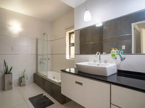 Casa 3 ambientes con 2 baños