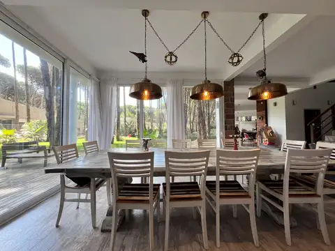 Casa en Venta con 2 cocheras